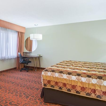 Super 8 By Wyndham Portales Motel Ngoại thất bức ảnh