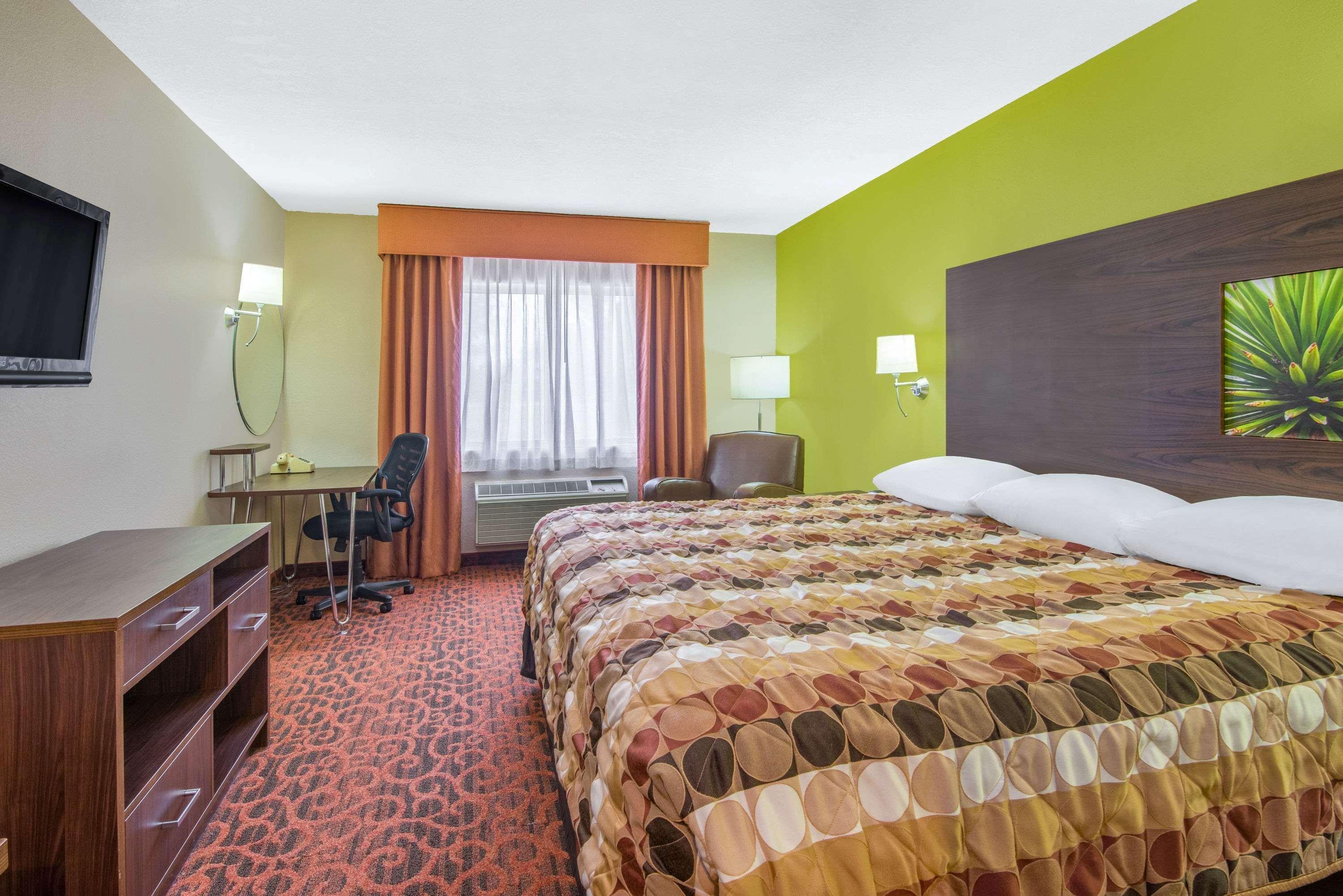 Super 8 By Wyndham Portales Motel Ngoại thất bức ảnh