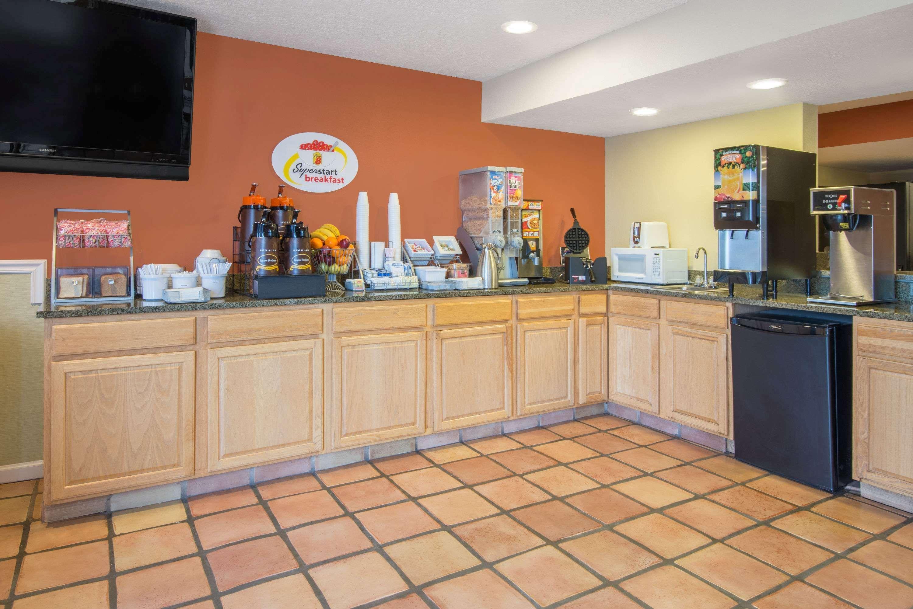 Super 8 By Wyndham Portales Motel Ngoại thất bức ảnh