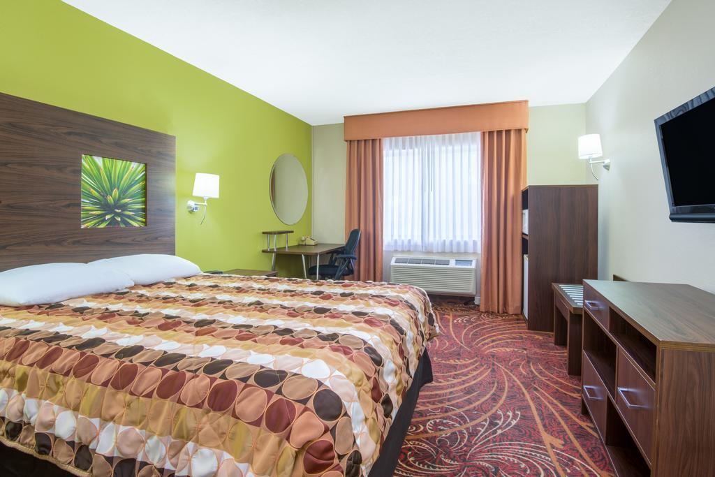 Super 8 By Wyndham Portales Motel Ngoại thất bức ảnh